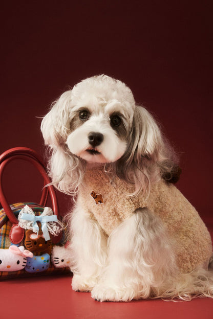 Sleeveless knitted vests for dogs in autumn and winter