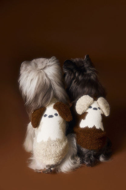 Sleeveless knitted vests for dogs in autumn and winter
