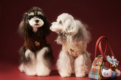 Sleeveless knitted vests for dogs in autumn and winter