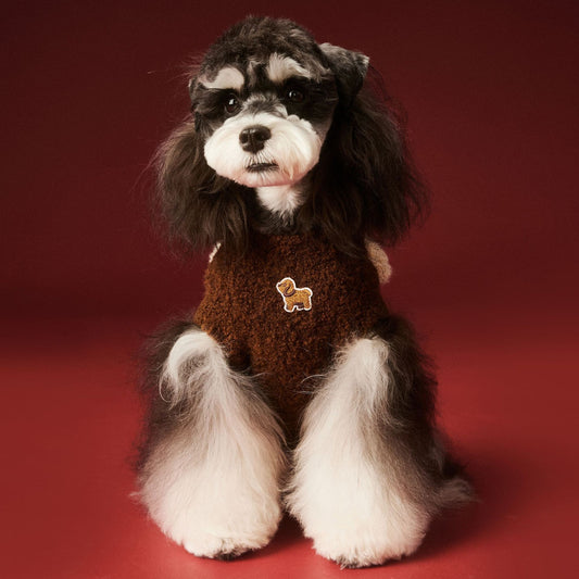 Sleeveless knitted vests for dogs in autumn and winter