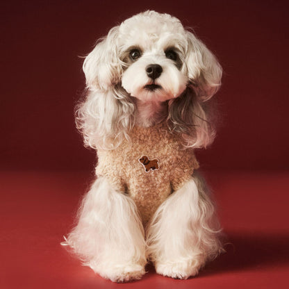 Sleeveless knitted vests for dogs in autumn and winter