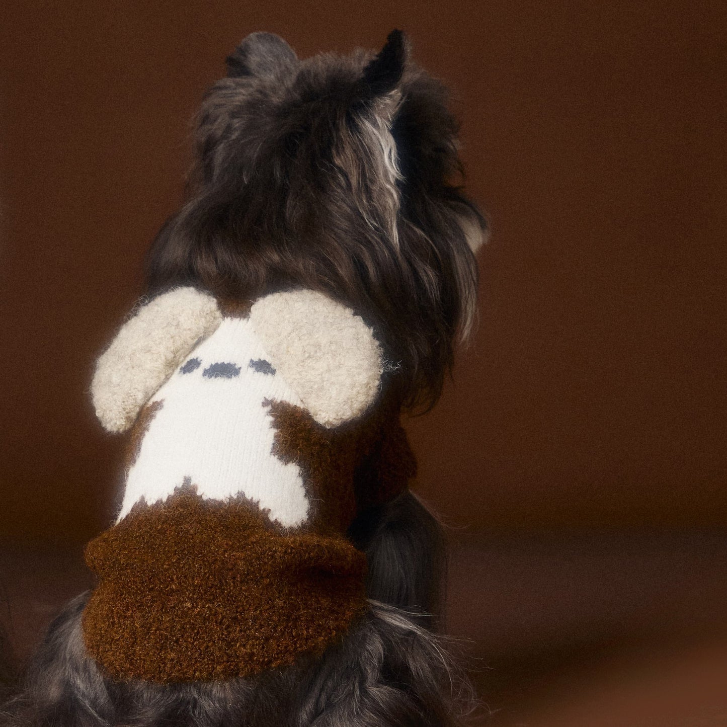 Sleeveless knitted vests for dogs in autumn and winter