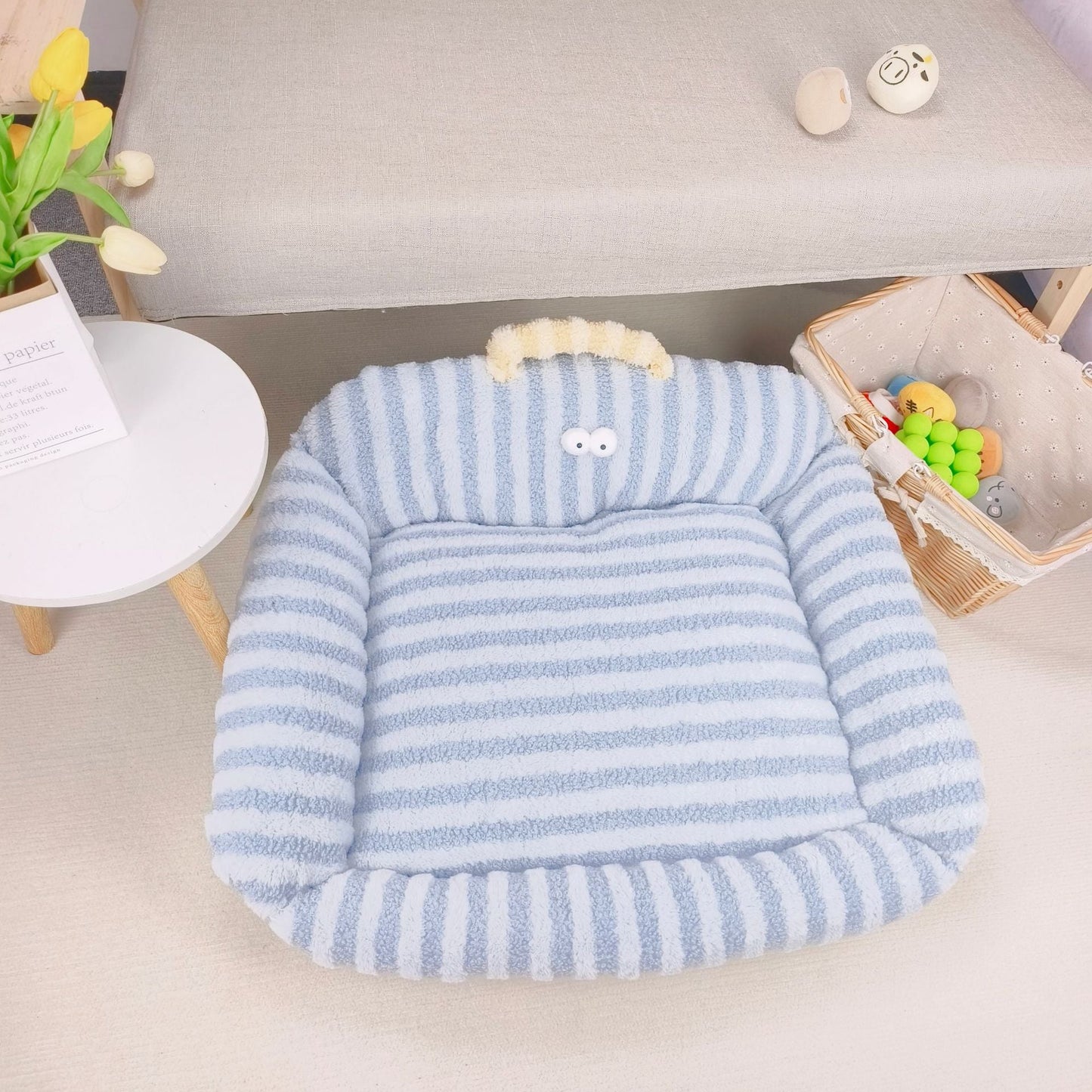 Big Eye Cozy Striped Pet Bed