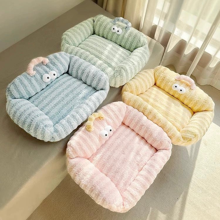 Big Eye Cozy Striped Pet Bed