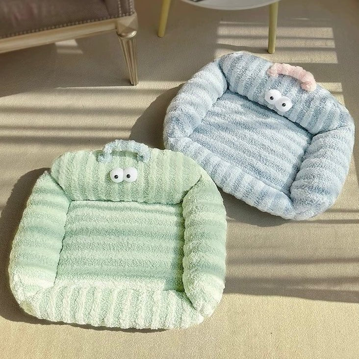 Big Eye Cozy Striped Pet Bed